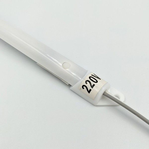 Світлодіодна лінійка Biom LBB-220-100-15-4 з вимикачем 15W 4500K 1000мм 220V матова LBB-220-100-15-4 фото